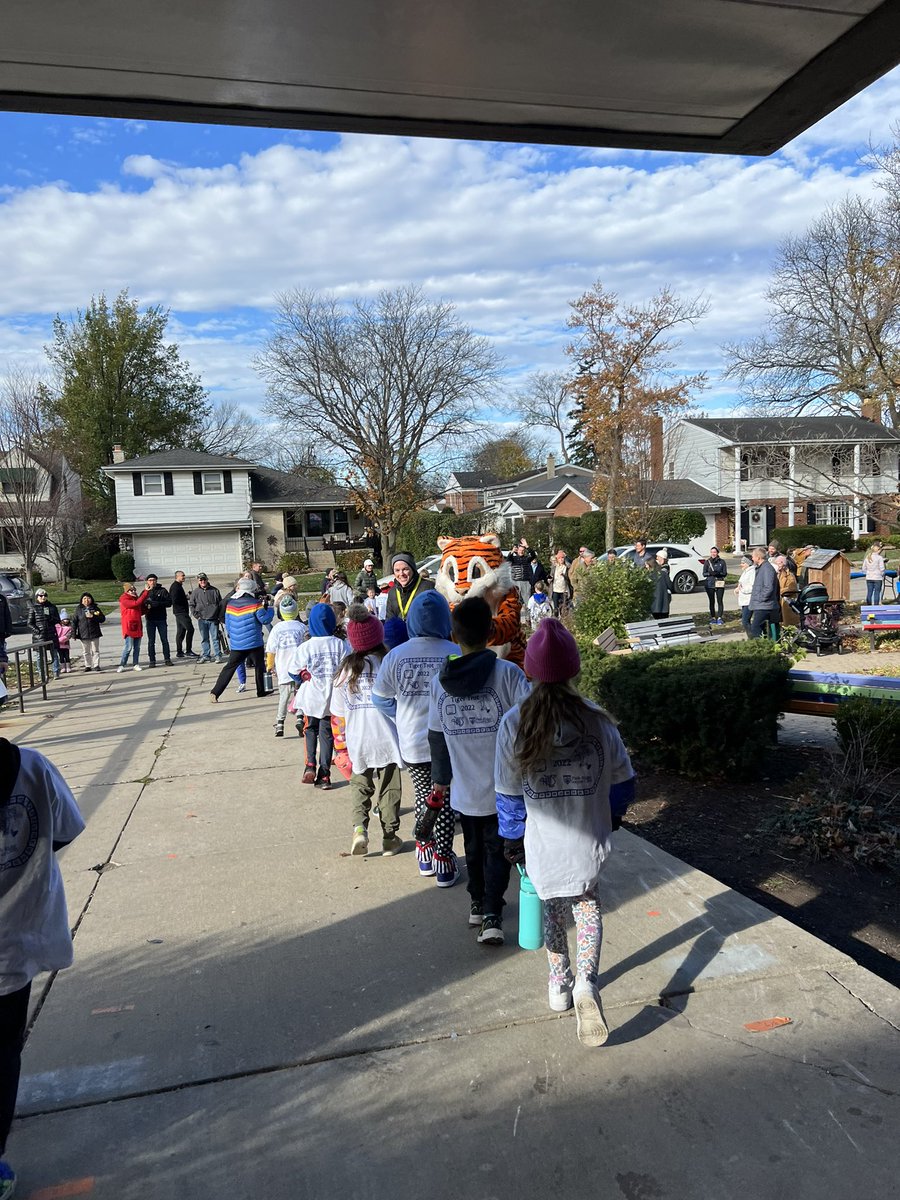 RFooden's tweet photo. Had the best time at my first Tiger trot!! 🐯✔️ #Engage64 https://t.co/xrMro1WC1F