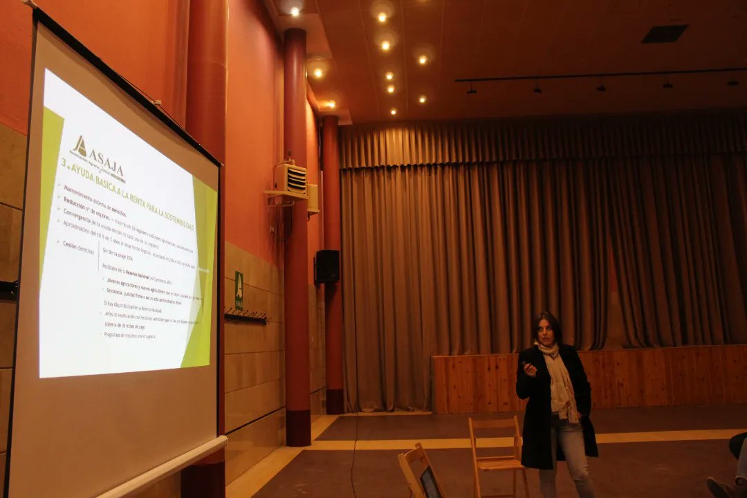 AsajaValladolid's tweet photo. Os seguimos acercando las Novedades de la Nueva #PAC para que toméis la mejor decisión para vuestra explotación. Ayer, en colaboración con #Zalsa que nos habló de tratamientos #Fitosanitarios innovadores, estuvimos en #Villabrágima. https://t.co/CEpMsxGydo
