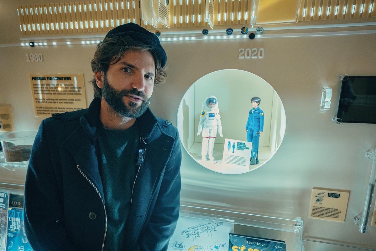 BarbascuraX's tweet image. E con la Barbie di @AstroSamantha che vi annuncio che sto collaborando con l’@ESA_Italia per una nuova serie su Barbascura eXtra a tema satelliti e analisi dati. Reggetevi alle mutande, che ci son cose super interessanti da divulgare male