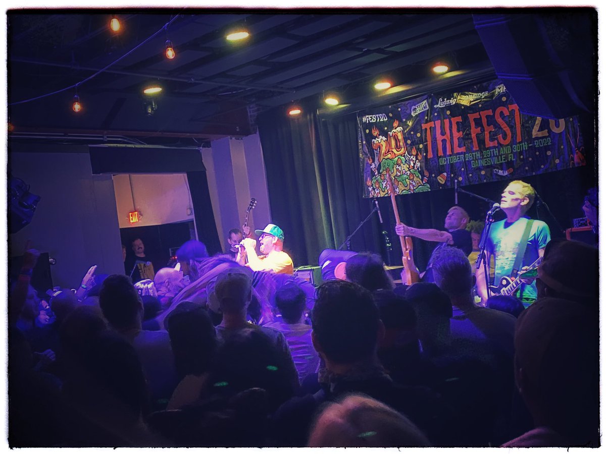 lemadfab's tweet photo. More from #fest20 with @SamiamBand, @OddRobotBand , and @wolvesx4 ? Cc @thefestfl https://t.co/gWNofDuoTP