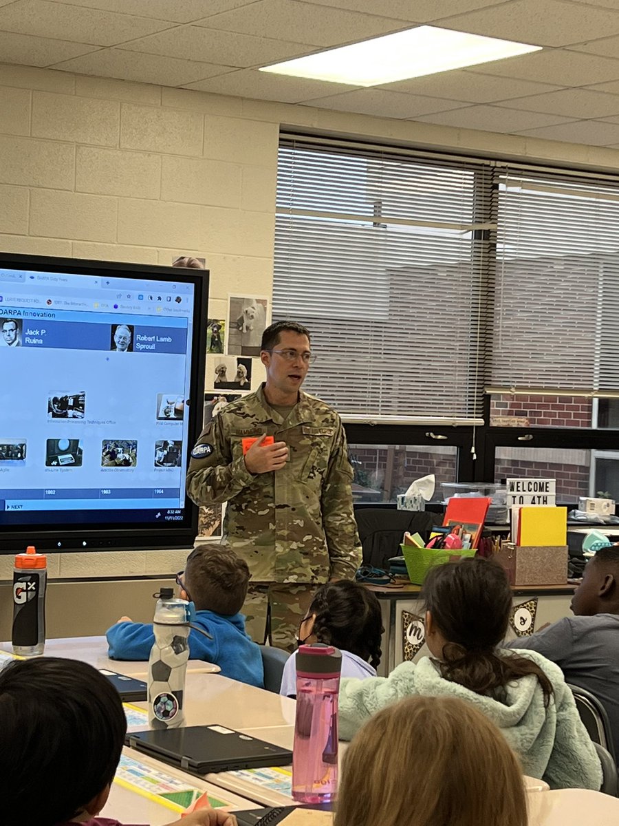 MrsSimmonsLRES's tweet photo. Thank you Mr. Hammond and Mr. Labman for visiting our class today! Happy Veteran’s Day. Thank you for your service! #LRElem #usmc #usaf https://t.co/wX7RGV4w3r