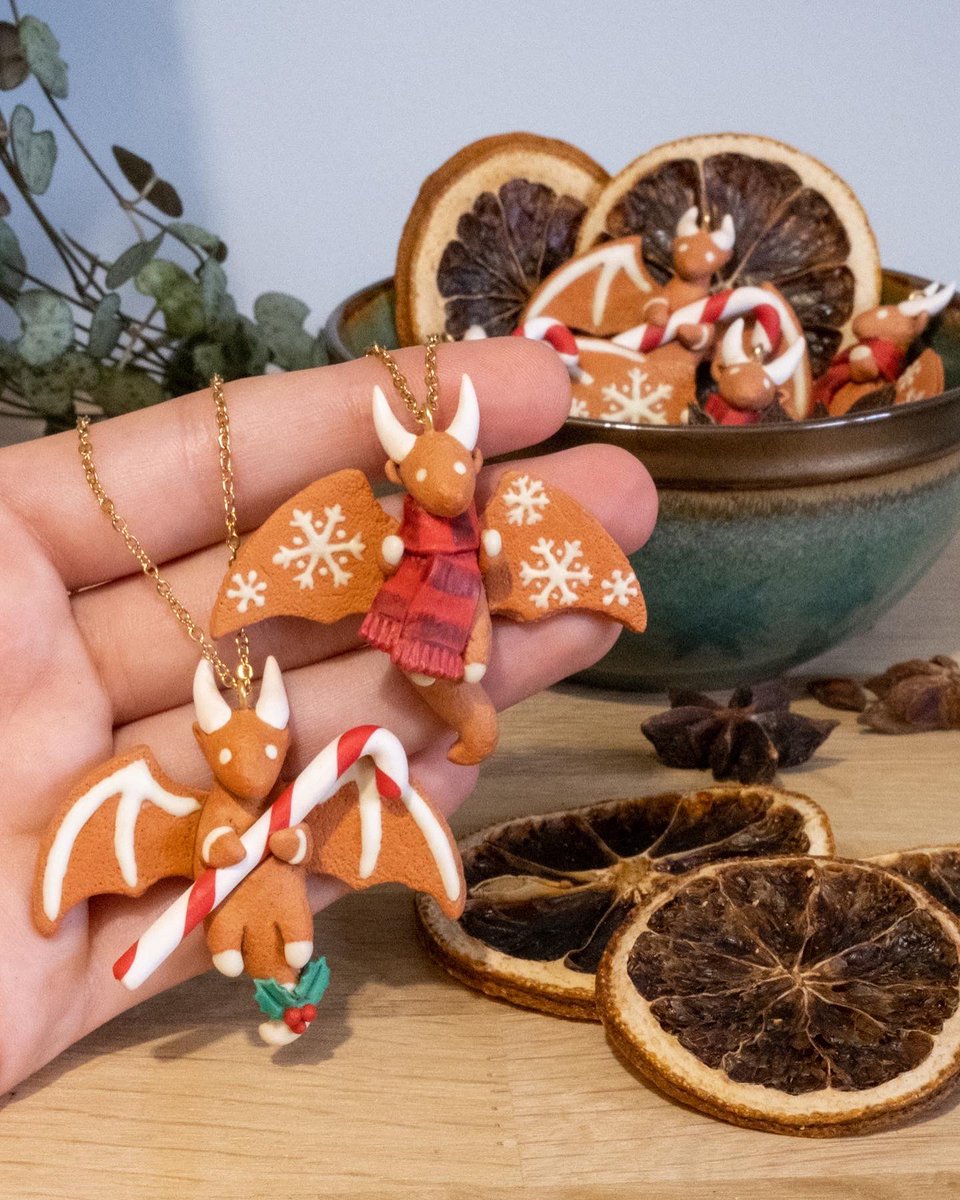 TheFolkyFox's tweet photo. Gingerbread Dragons! ✨

I will have 3 necklaces of each design available for adoption this Saturday at 5pm EDT!! https://t.co/RxFqK7klYr