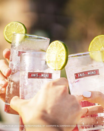 Empieza el fin de semana, con esta propuesta tan diferente y refrescante: Anís del mono, Zumo de limón, Agua con gas y mucho hielo ¿Apetece?​

#AnísdelMono #Anís #AnísLovers #ZumodeLimón #AguaconGas #Amigos