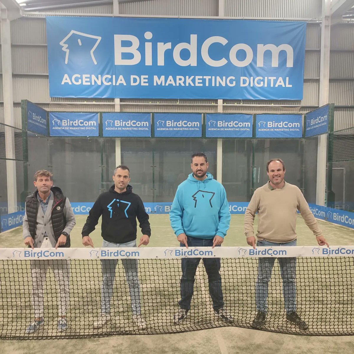 Padelzaragoza's tweet photo. ¡Tenemos nuevo patrocinador en Pádel Zaragoza! Birdcom, agencia de Marketing Digital y Publicidad ya tiene su pista personalizada en nuestras instalaciones.
Bienvenid@s @somosbirdcom 
#padelzaragoza #birdcom https://t.co/xHSaUrpKzE