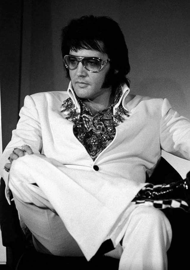 Julielouisesha1's tweet photo. Good morning all have a wonderful Friday #Elvis2022 https://t.co/tAhAk7ys6G