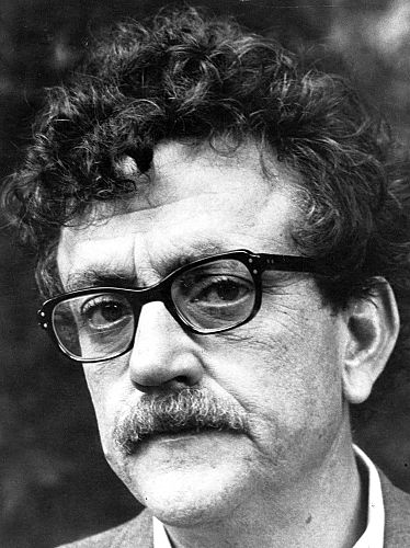 FitbaReal's tweet photo. If he hadn't died in 2007 the Steamie would be saying Happy 100th birthday today to one of the great wits of the 20th century, &amp; my favourite writer of them all. #kurtvonnegut https://t.co/Yer9ogKDVv