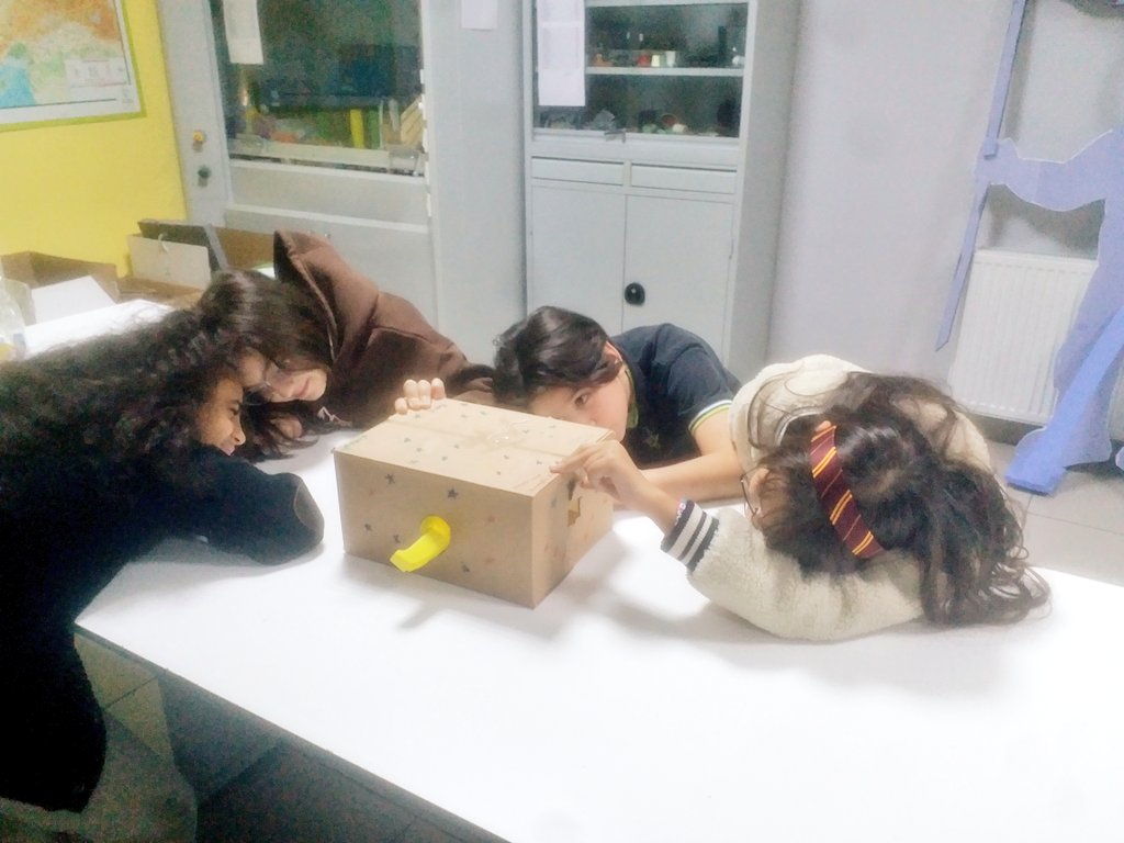 DogaScience's tweet photo. 5. sınıf öğrencilerimiz ile Bilimin Doğası dersimizde Ay'ın Evreleri ve Hareketleri etkinliğimizi gerçekleştirdik. @DogaOkullari @mftufekci @serhatdnzks @EnisEryaman @DogaBeykent @ozgurkapann https://t.co/a6Ybnd8qjd