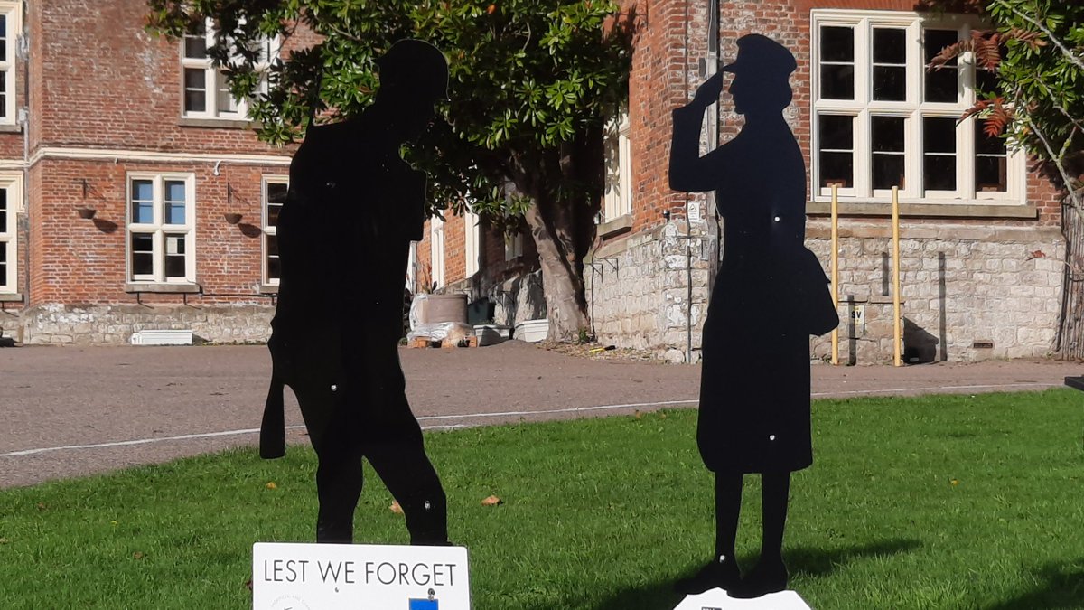 HMPESuttonPark's tweet photo. Lest We Forget #RemembranceDay #ArmisticeDay https://t.co/Ic3XsDl4In
