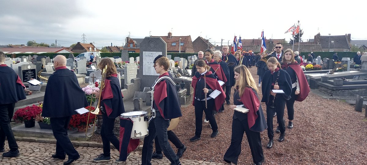 EnsembleVie's tweet photo. Aujourd'hui, la France commémore le jour anniversaire de l’Armistice signée le 11 novembre 1918 et rend hommage à tous les morts pour la France, Mr le Maire et les membres de l'association, membres conseil municipal des jeune ont participé à cette matinée. https://t.co/S2VHOgHwIL