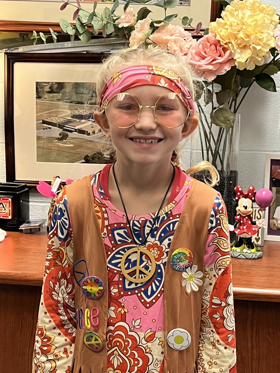 Lexi Smith led the Pledge of Allegiance this morning. A WBES leader.🇺🇸 <a href="/ErnestineAdams/">Ernestine Adams</a> <a href="/andreabledsoe4/">Andrea Bledsoe</a> <a href="/DCS_TN/">Dickson Co Schools</a> <a href="/CoachAliWJMS/">Ali Smith</a>