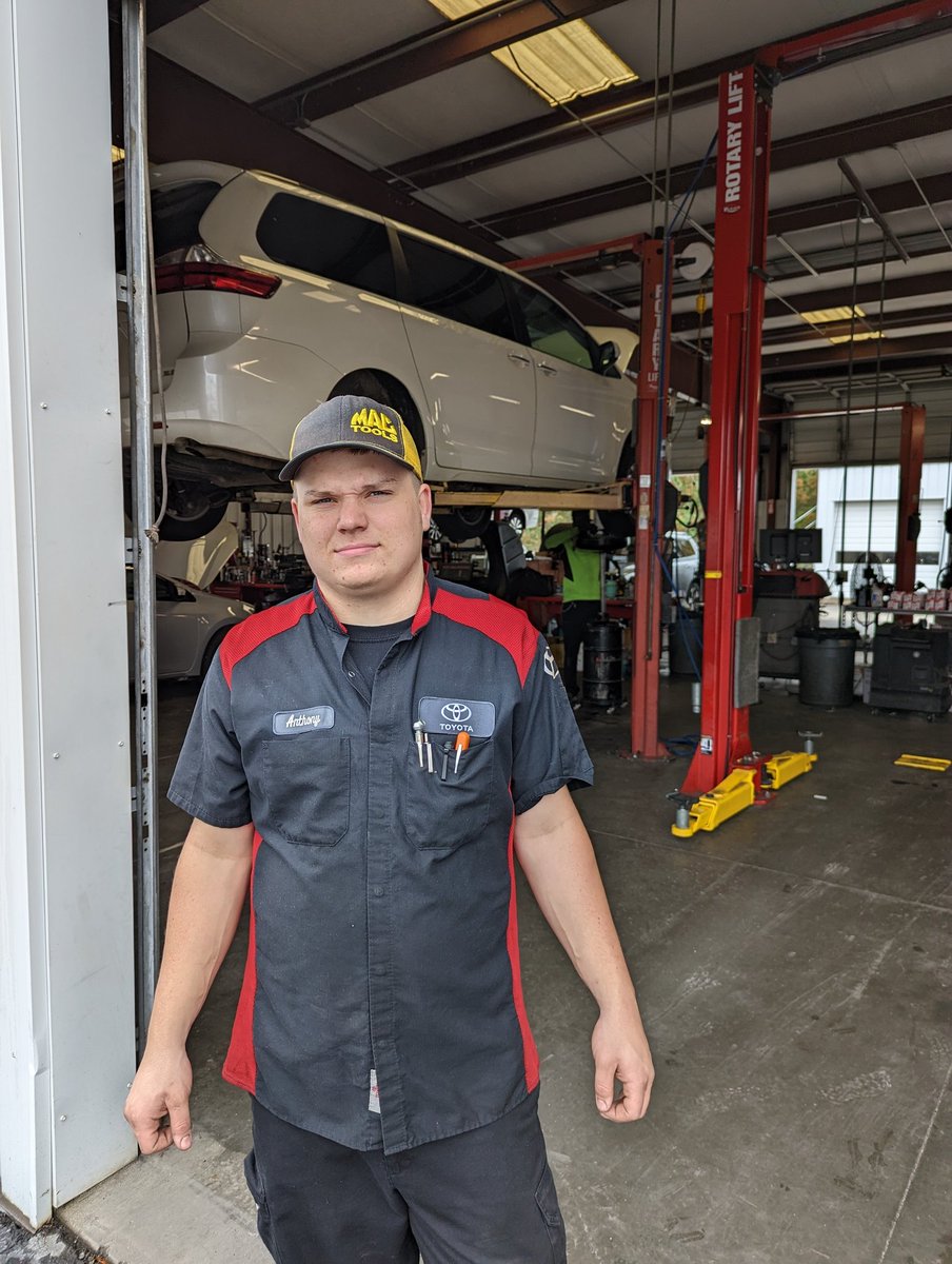 RTC Student Anthony Holmes gains hands on skills apprenticing at <a href="/BallentineToyo1/">Ballentine Toyota</a>. Partnerships like this aid access to a range of learning/developmental supports, providing experience/endless opportunities for students to succeed. <a href="/Gwd50Schools/">Greenwood 50 Schools</a> <a href="/ChipWhitt1/">Chip Whitt</a>
 #youthapprenticeship