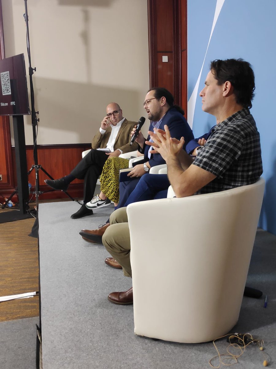 3CLMT's tweet photo. Should everyone practice journalistic skills when they take their voice online?
Doesn't the older generation need this education too, just as the young people being taught this do?
Q&A with @NatalinoFenech @SorchaHughes @aleksfarrugia @DualityNot, Gary Pluim, and John Portelli. https://t.co/1ITvKcdCSV