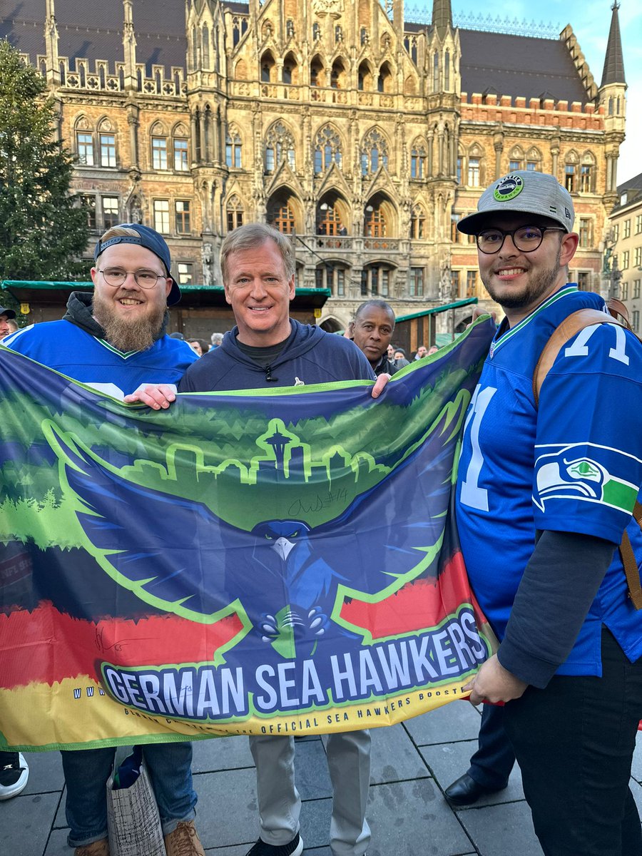 Lobbying for the German Sea Hawkers at the highest <a href="/NFL/">NFL</a> level...👀