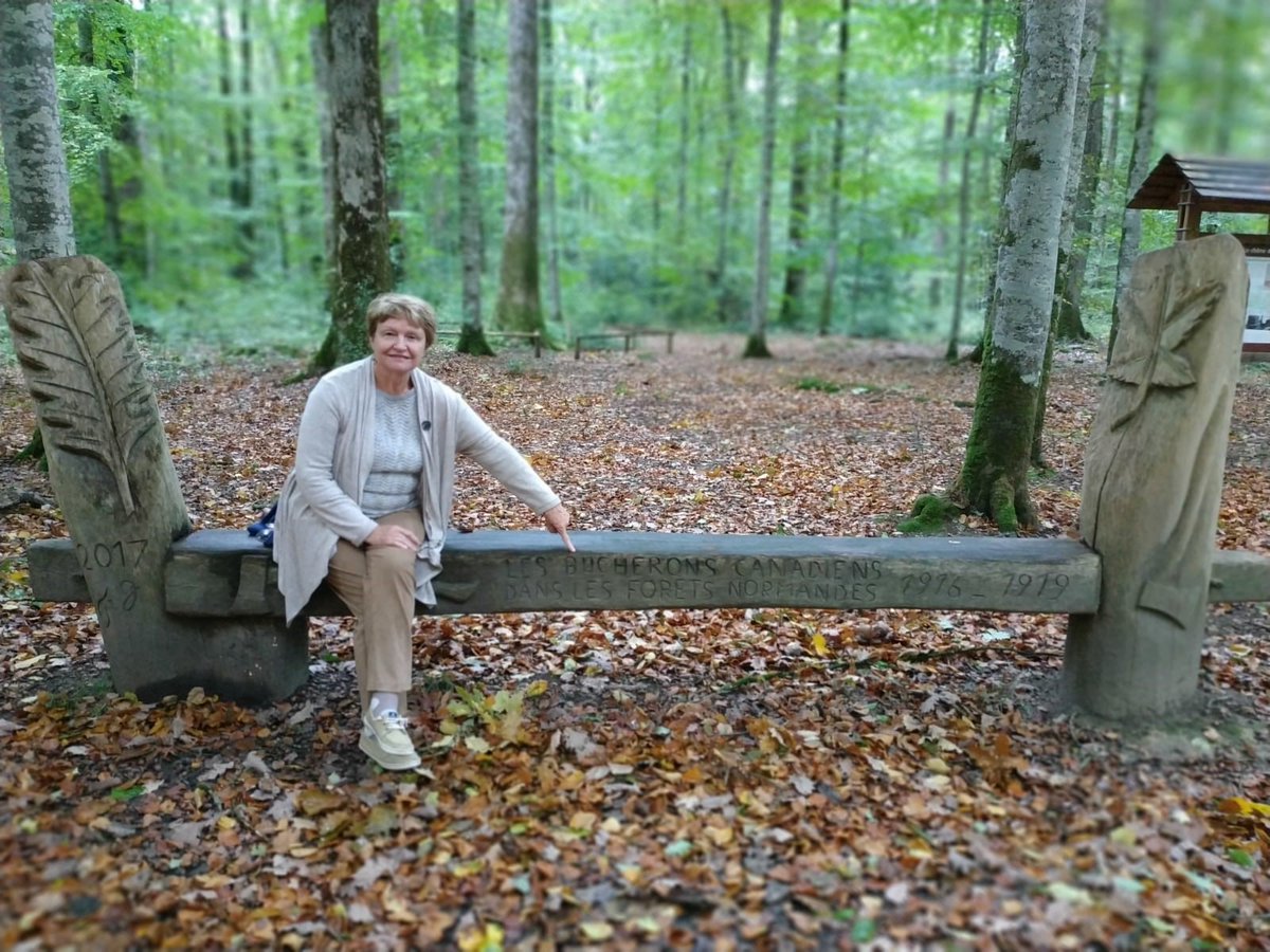 odonnea's tweet photo. On a forest hike in Bellême (France) last month, my mother stumbled across this piece of Canadian history.  A bench carved in honor of the 30,000 Canadian lumberjacks who came to France to help with the war effort in WWI. #RemembranceDay @VeteransFR_CA @AmbCanFrance https://t.co/AJrZio8hjR
