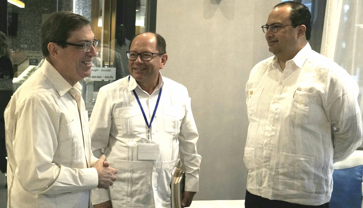 Sostuve encuentro con el canciller de Guatemala, <a href="/MarioBucaroGT/">Mario Búcaro</a>.

Expresamos la disposición común a fortalecer las relaciones bilaterales 🇬🇹🇨🇺 y a impulsar los nexos económicos, comerciales y de cooperación en áreas de interés mutuo.