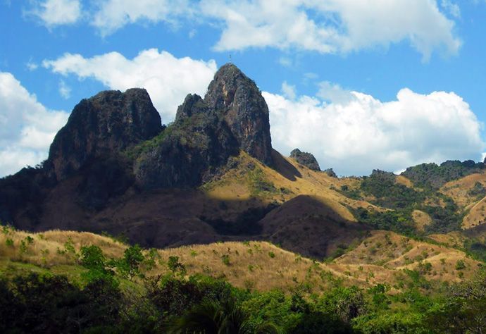 InparquesVzla's tweet photo. #ConoceTusParques🍃 || El MN. Arístides Rojas, conocido también como Morros de San Juan, Ocupa una superficie de 2.275 hectáreas. 

⛰️🍃Decretado con la finalidad de proteger esta singular formación geológica que atrae la atención de naturalistas, investigadores y turistas.🍃 https://t.co/RXngIMwhde