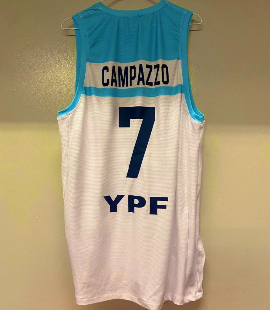 basquetpass_arg's tweet image. Nuestros amigos de @kelmeargentina nos dieron CINCO🖐🏼 camisetas de la Selección Argentina para sortear. 

➡️ Para participar, seguinos y dale RT a este tweet. 

¡El miércoles 16/11 damos los ganadores!🎊🎉