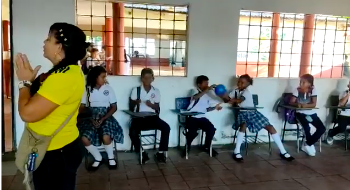 Orlando_Ra17's tweet photo. Diálogos institucionales en el marco del Plan Nacional de Desarrollo, porque los niños y niñas tienen la palabra.En la Institución John f Kennedy de Aracataca-Magdalena.
#NiñasNiñosYAdolescentesTienenLaPalabra
#ColombiaTienesLaPalabra https://t.co/rDkepox56S