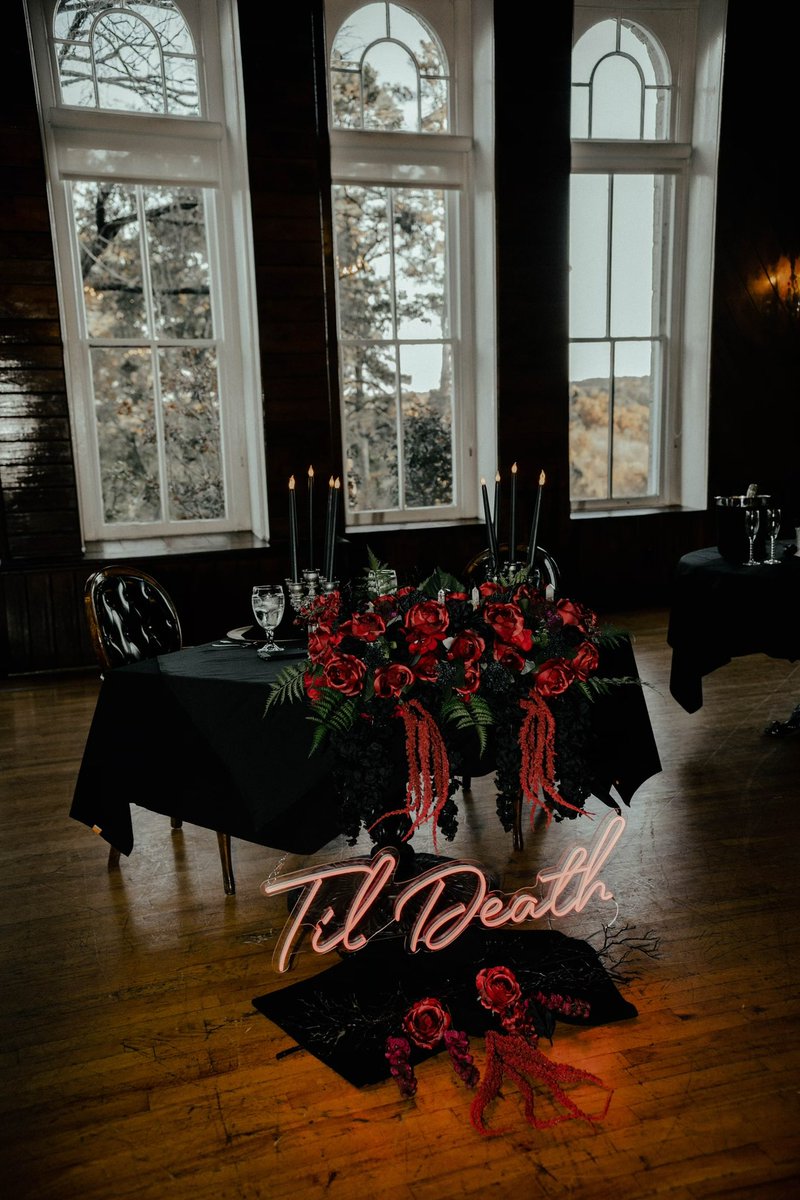 MagentaAlexOK's tweet photo. Hi Magenta Fam, I got married on Halloween and it was a dream 🥰 https://t.co/Iks91hFjir