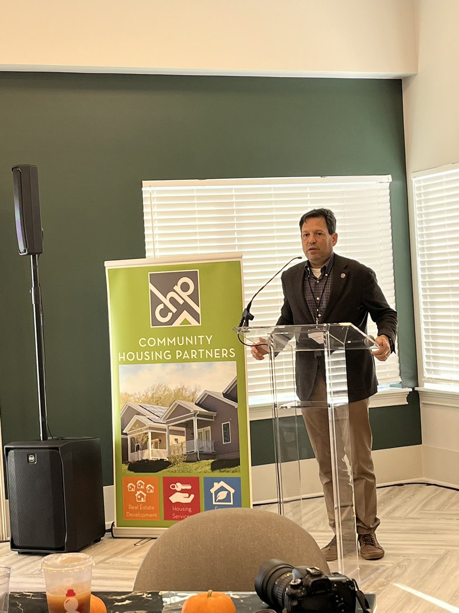 gentry_glc's tweet image. Legislation in Action. VA’s first #sharedsolar launch event w/ @CHPorg and Dimension @ssurovell @jonesjay @RipSullivan48 @MarkWarner @Virginia_Energy @selc_org @SolarAccess @BrianaSewellVA @guzman4virginia @KenPlum1 @KarrieKDelaney @SierraClub @AnninPWC @AndreaBaileyVA @arcadia