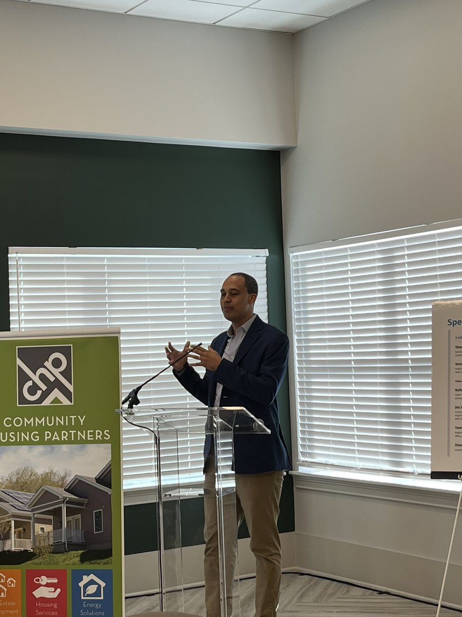 gentry_glc's tweet image. Legislation in Action. VA’s first #sharedsolar launch event w/ @CHPorg and Dimension @ssurovell @jonesjay @RipSullivan48 @MarkWarner @Virginia_Energy @selc_org @SolarAccess @BrianaSewellVA @guzman4virginia @KenPlum1 @KarrieKDelaney @SierraClub @AnninPWC @AndreaBaileyVA @arcadia