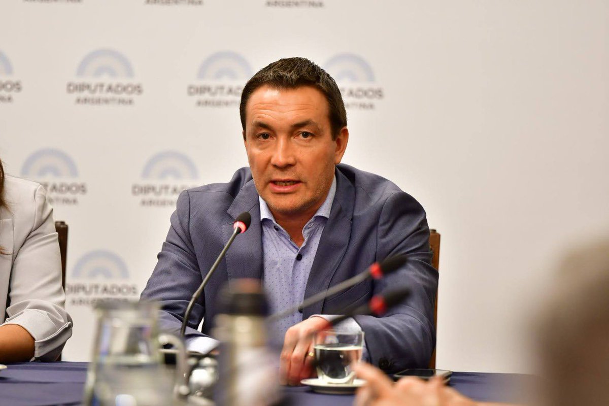 Andreswatsonok's tweet photo. Participé en @HCDiputados dando mi apoyo a la presentación del proyecto de Ley Escuelas Municipales de Oficios junto a @PereyraJulio y @LicDanielArroyo. Nuestro Centro de Formación Profesional y Escuela de Oficios Municipal comenzará a construirse a fin de año en el #PITEC. https://t.co/OktC4B1Dt0