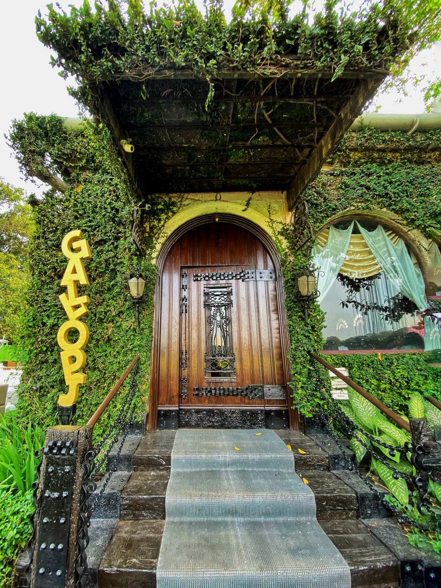 effwrites's tweet image. Glad I could make time for this beautiful restaurant. A serene afternoon at the oasis in the middle of the urban sprawl within Mahalaxmi Race Course. 

Gallops Restaurant
maps.app.goo.gl/CU2afePfi2YuJG…