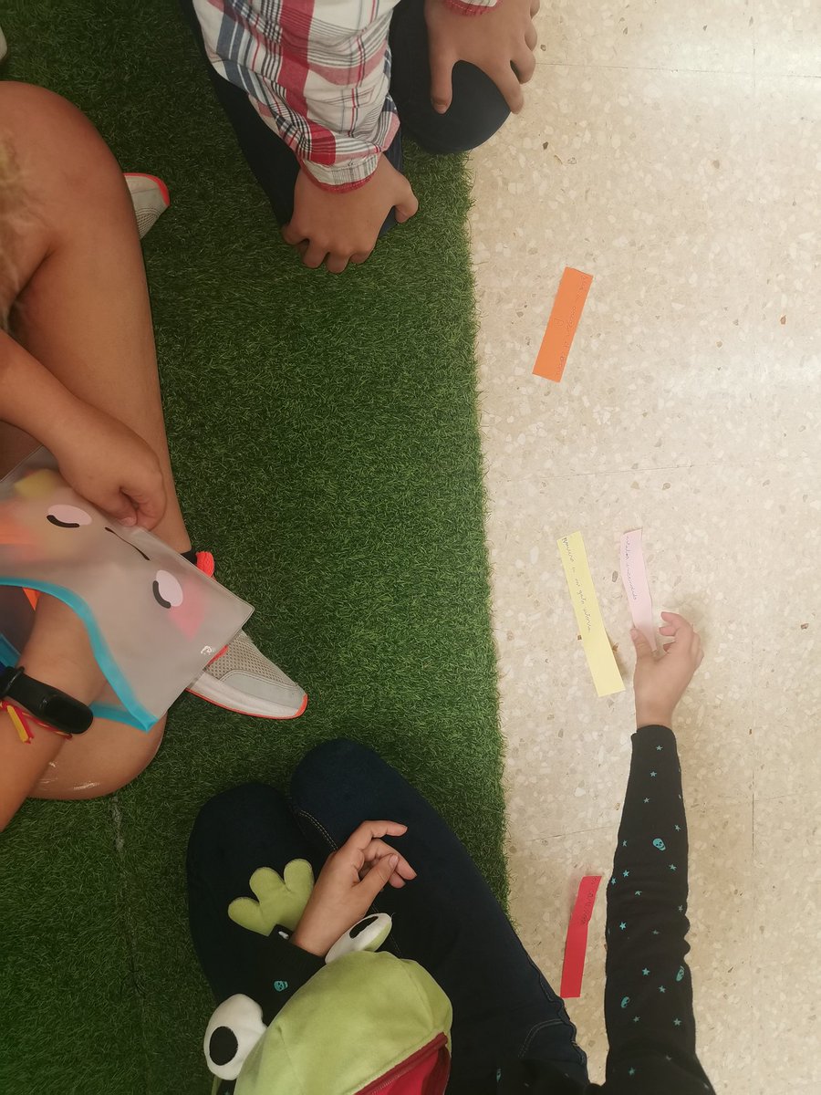 ARAMIREZLUCAS's tweet photo. ESCRITURA CREATIVA.
Fábrica de oraciones disparatadas.
- Nos iniciamos en el análisis sintáctico inventando oraciones, separando sujeto y predicado; y buscando otros que concuerden en género y número.
#tutoría3primaria #Lenguaenmovimiento https://t.co/1hwE7Ln4F0