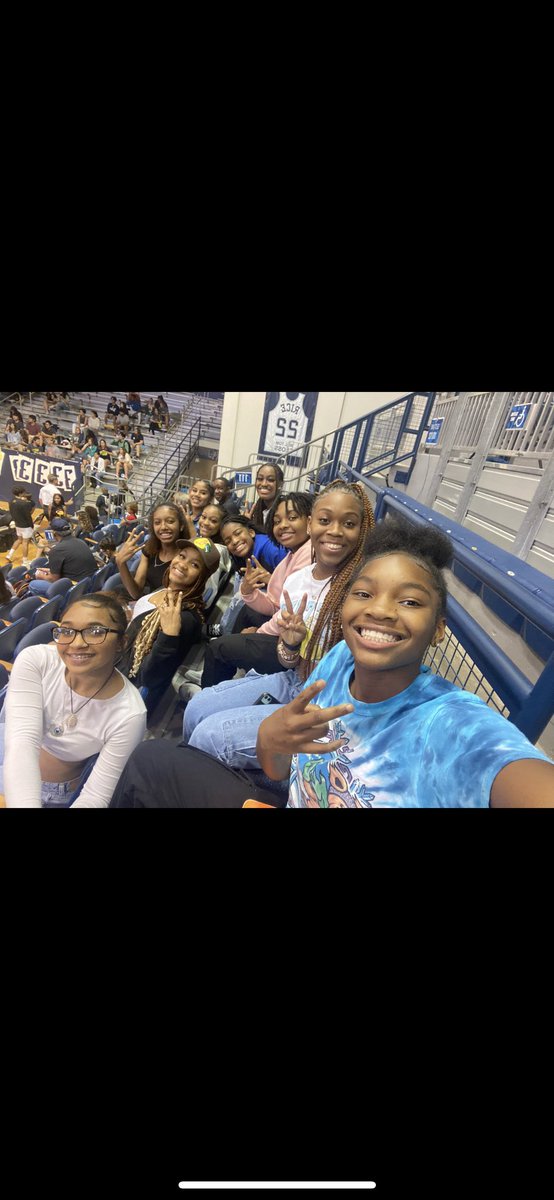 15ballcoach's tweet photo. Great night ⁦@RiceWBB⁩ with the team . Then a 🔥 up morning with ⁦@NateGriffFOX26⁩ and our football team and admin ⁦@KHSPanthers⁩ @CEKCoachYoung1⁩ getting ready for the game vs Channelview. It’s what fridays are all about #spirit ⁦@Tona49875248⁩ https://t.co/maHSPam5X2