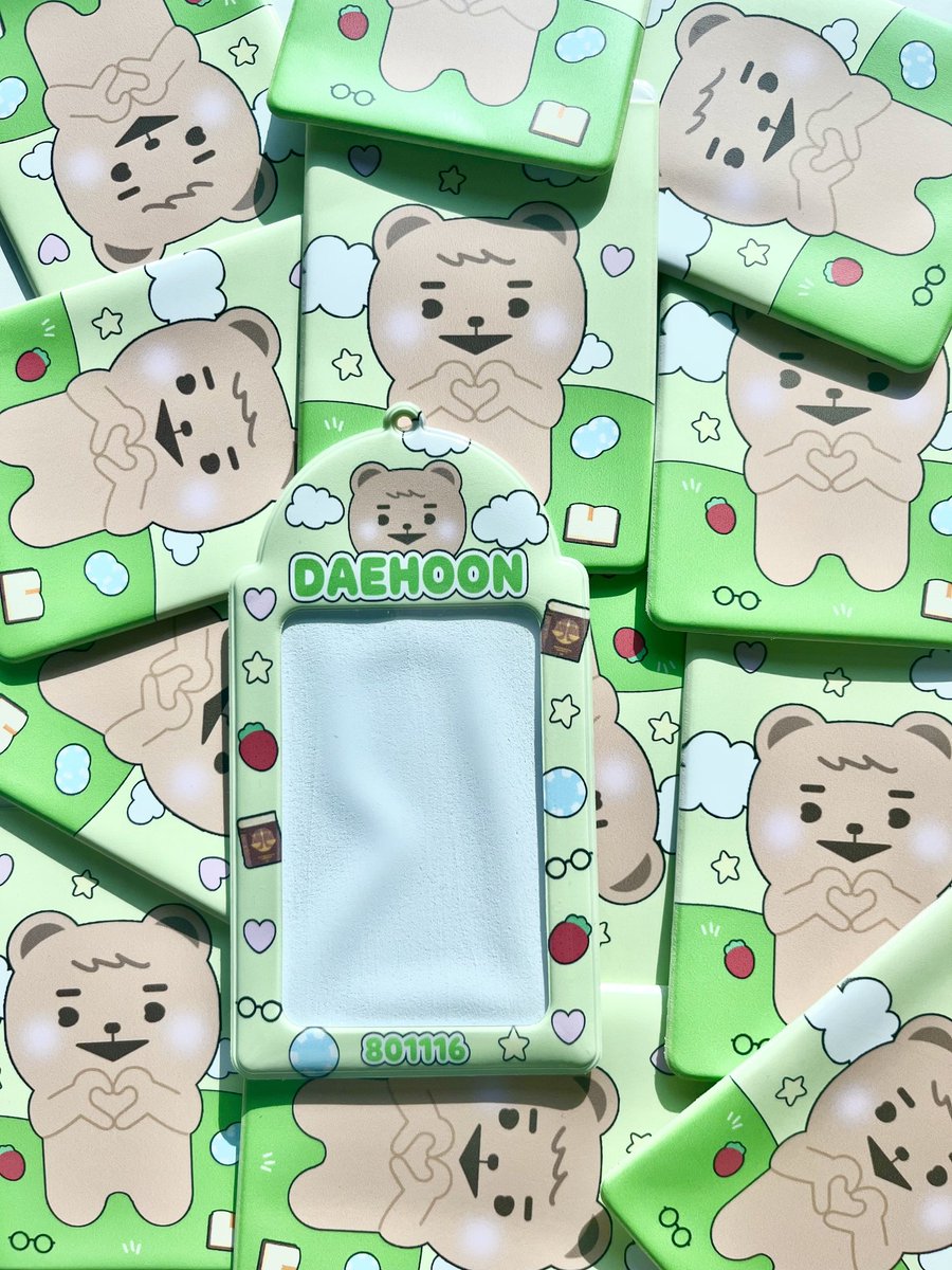 HBD_cdh's tweet photo. 🐻  𝐇𝐚𝐩𝐩𝐲 𝐃𝐚𝐞𝐡𝐨𝐨𝐧 𝐃𝐚𝐲  🐻

🐾생일 카페 후기 이벤트🐾

생일 카페가 진행되는 5일 동안 해당 계정 태그 후 + 생일 카페 해시태그를 달고 후기를 작성해주시면 추첨을 통하여 3분에게 특전 중 하나인 포카 홀더를 증정합니다! https://t.co/3pXiCP8kUb