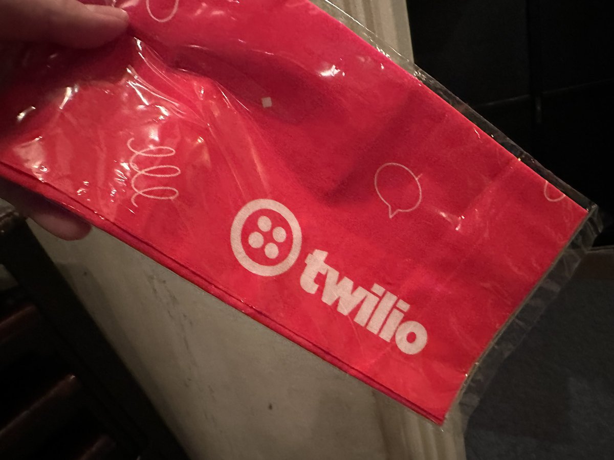 t_furusato's tweet image. 主催者なのに、じゃんけん勝ってノベルティいただきました！ありがとうございます！かわいい！！
#twiliojpug
#twiliojp
#twilio