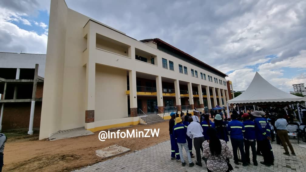 nicolehondo's tweet photo. At NUST, President @edmnangagwa laid a foundation stone at the Technology Technovation Centre. The centre is a facility where students,academics and the industry will come up with various solutions to drive economic growth. #NustGraduation
#EducationForAll https://t.co/kmlwBlZvdS