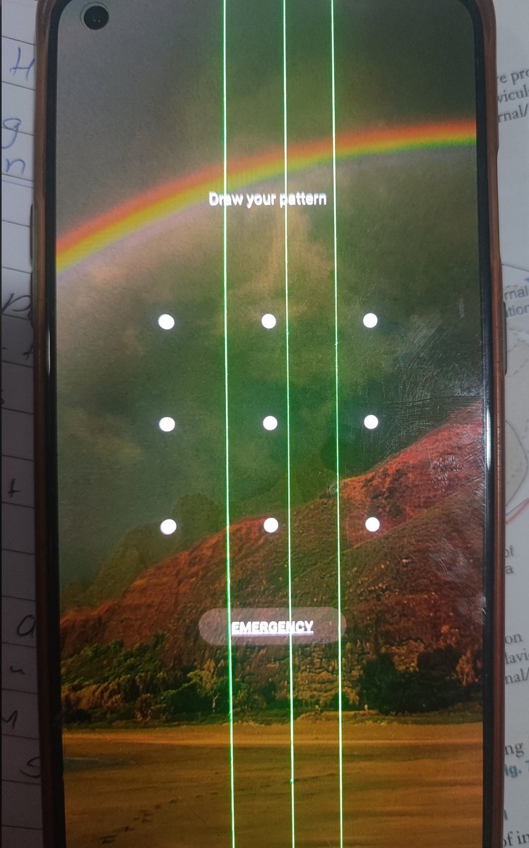 MlonMast's tweet image. #OnePlus 8T after update.
This greenline on display keeps on increasing. 
FACING THIS ISSUE SINCE a month!!!
Kindly give a solution for this bug.
@oneplus @OnePlus_IN @OnePlus_Support  #OnePlus8t #oneplusdisplay