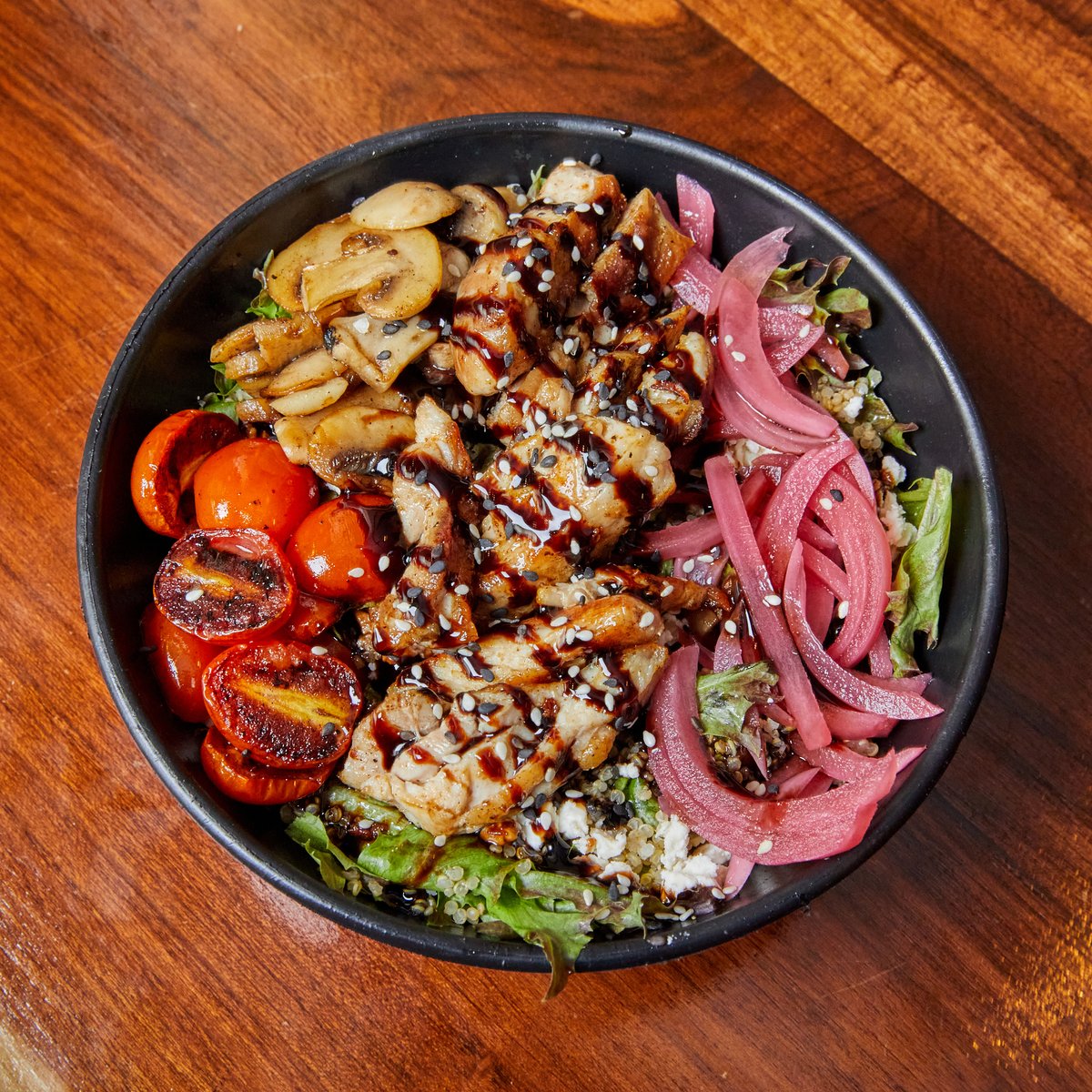 ¿Lunch? Chicken Bowl 🐔

Lechuga mezclum, tomate cherry, queso feta, hongos salteados, cebolla encurtida, quinoa y crema al vinagre balsámico 🥙

Delivery por <a href="/asapp507/">ASAP</a> @ubereatslatam
Link de nuestra información en la bío.

#foodiepanama
#panama