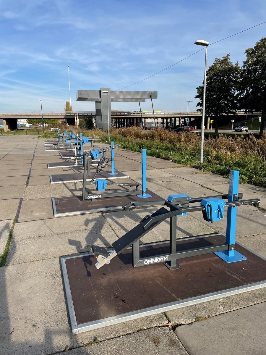 Fitnesspark in SchieDistrict

Bewegen en sporten in de open lucht met uitzicht op de Schie. Tot half maart volgend jaar kan iedereen in Schiedam gratis en onbeperkt gebruikmaken van maar liefst negen fitnesstoestellen. Het gaat om een proefproject naast Pathé Schiedam.