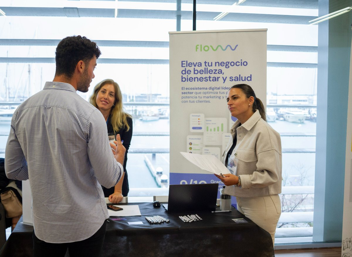 flowww_es's tweet photo. Estamos muy contentos, recibimos la visita de una gran cantidad de perfiles profesionales en el #ForoEmpleo2022 de @EDEMempresarios ¡Seguimos en búsqueda de talento hasta las 17pm! ¿Quieres formar parte de flowww?�� ¡Te esperamos! @EDEM_uni
#flowww #ecosistemadigital https://t.co/Cuy8ZdR4ee