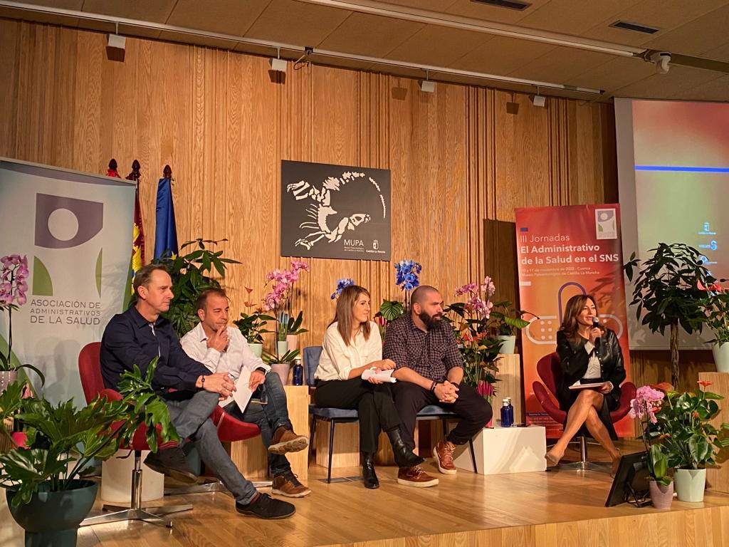 CSTerrassa's tweet photo. 🔵Núria Pagès, directora de GPAC i Ernest Herrero, president de la Comissió de la Professió GPAC del #CSTerrassa, han participat com a ponents a la III Jornada "El administrativo de la Salud en el SNS" @AsoAdmiSalud https://t.co/Cgvx1POadR