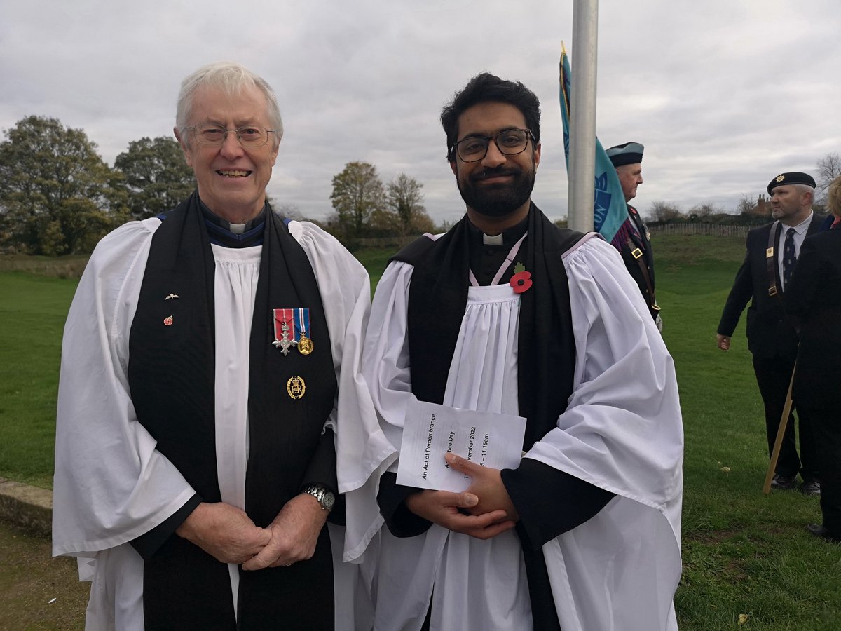 RutStamSound's tweet photo. A well supported #ArmisticeDay service @OakhamCastle with a wreath laying by @RutlandLL and a wreath made by residents of #Tixover House Care Home.
Sunday afternoon it's the parade and service in Oakham from just before 2pm https://t.co/Homx3ZSFjw https://t.co/JvQELpyzds