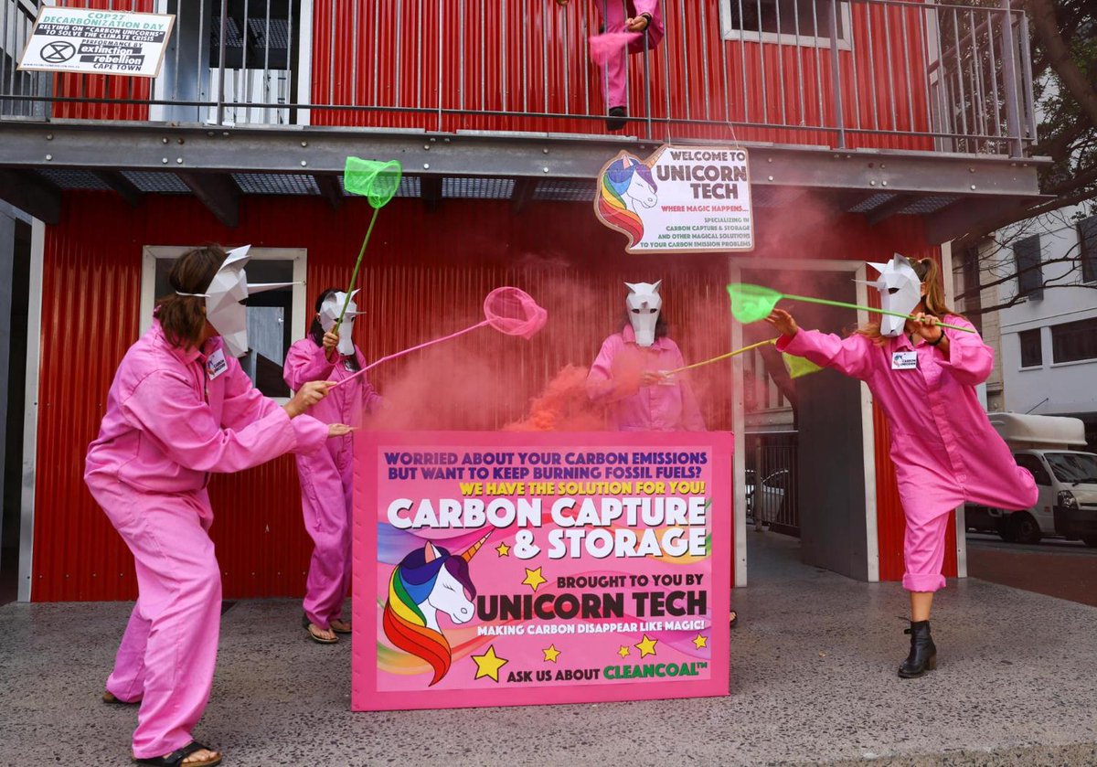 climate-activists-from-extinction-rebellion-protest-on-decarbonisation