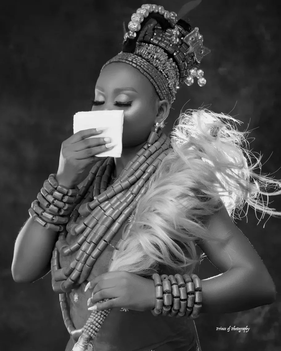 adegraphystudio's tweet image. Every bride is irresistibly beautiful. Nothing shines out more than a bride in her most natural state.” Beautiful Edo Bride. 

Makeup @officialherbeysignature
Belle @bimz_models
Hairstylist @millyz__hair
📸 @princeofphotography 
-
#bridaldress #bridephoto #bellenaijawedding