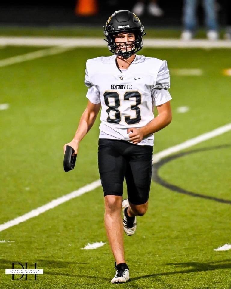 LoganTymeson's tweet photo. Regular season highlights:
9-1 record - conference champs!
7/8 FGs (87.5%)
49/51 PATs (96.1%)
**FGs/PATs off the ground
40 touchbacks
89yd punt (free kick)
9 of 21 punts inside 20yd line
9 punts of 38yds or more
@BvilleFB @CoachJGrant @DJCrane1 @jamesedmondpaul @KohlsKicking https://t.co/twzAWKvsBF