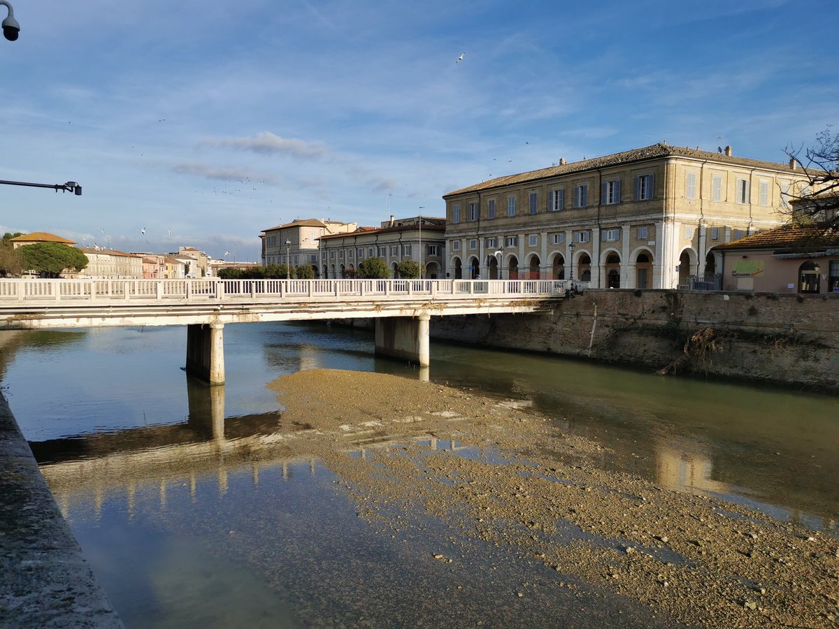 dipego's tweet photo. Ora il Misa sta a livello del mare, non sembra lo stesso fiume che è arrivato sopra il ponte.
Dovremo abituarci a questi estremi
#Senigallia #climateEmergecy https://t.co/UaDMa6BR0G