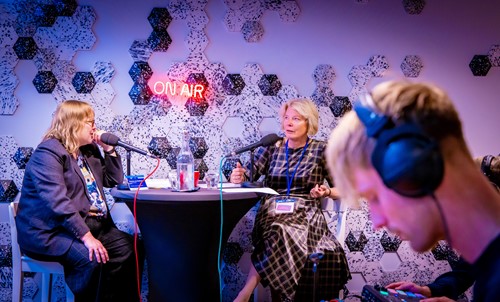 De Ethiek en Technologie wandeling met gedeputeerde <a href="/willy_zoete/">Willy de Zoete</a>, in podcast 'De Achtertuin' is nu te beluisteren. Ethische vraagstukken worden besproken met statenleden en bestuurders tijdens de ethiek wandeling. bit.ly/3tfOdlc #ethiek #digitaalzuidholland