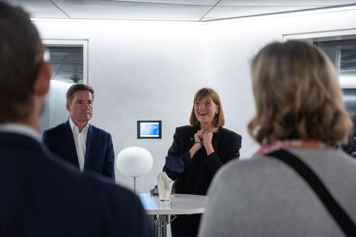 Bettina Schmidt (@bettinapschmidt) on Twitter photo Um ganz viel Kunst und Kultur ging es beim Besuch unserer <a href="/bdkom/">BdKom</a>-Landesgruppe in den Twin Towers der <a href="/DeutscheBank/">Deutsche Bank</a> in Ffm. Ihr konntet nicht dabei sein? Dann geht's hier lang zum Nachbericht von <a href="/HolgerPaul66/">Holger Paul</a> + zur Bildgalerie ➡️
bdkom.de/aktivitaeten/m…
#KommunikationVerantworten Um ganz viel Kunst und Kultur ging es beim Besuch unserer <a href="/bdkom/">BdKom</a>-Landesgruppe in den Twin Towers der <a href="/DeutscheBank/">Deutsche Bank</a> in Ffm. Ihr konntet nicht dabei sein? Dann geht's hier lang zum Nachbericht von <a href="/HolgerPaul66/">Holger Paul</a> + zur Bildgalerie ➡️
bdkom.de/aktivitaeten/m…
#KommunikationVerantworten
