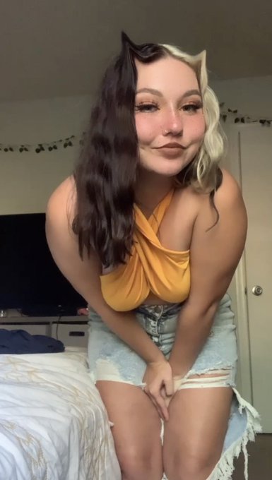 Sometimes I miss my black &amp; blonde!! #halfblackhalfblonde #blackandblonde #waves #viral #makeup https://t<a href="/tag/halfblackhalfblonde"class="tags">#halfblackhalfblonde</a><a href="/tag/makeup"class="tags"><span>#makeup</span></a><a href="/tag/waves"class="tags"><span>#waves</span></a><a href="/tag/viral"class="tags"><span>#viral</span></a><a href="/tag/blackandblonde"class="tags"><span>#blackandblonde</span></a>