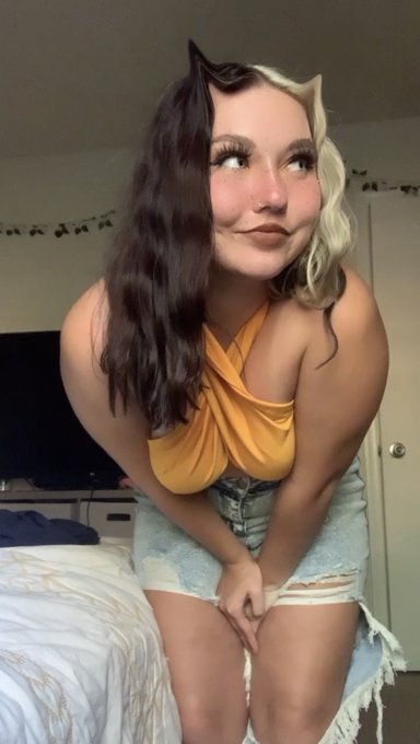 Sometimes I miss my black &amp; blonde!! #halfblackhalfblonde #blackandblonde #waves #viral #makeup https://t<a href="/tag/halfblackhalfblonde"class="tags">#halfblackhalfblonde</a><a href="/tag/makeup"class="tags"><span>#makeup</span></a><a href="/tag/waves"class="tags"><span>#waves</span></a><a href="/tag/viral"class="tags"><span>#viral</span></a><a href="/tag/blackandblonde"class="tags"><span>#blackandblonde</span></a>