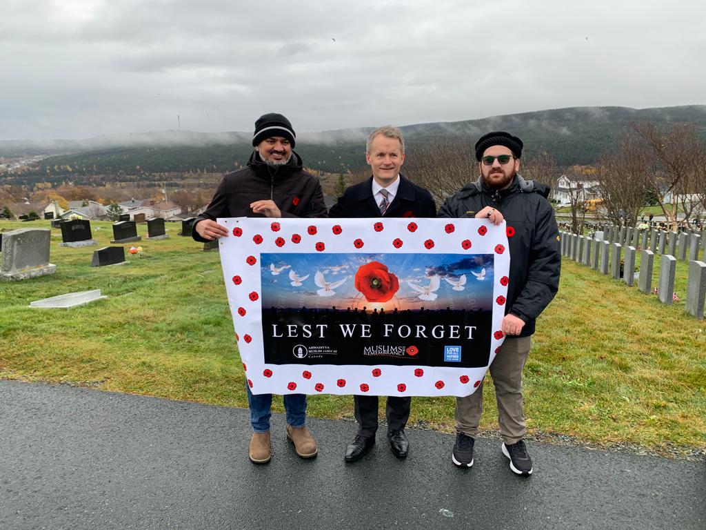 official_jamaat's tweet photo. Ahmadiyya Muslim Jama'at was visibly present on Remembrance Day ceremonies at Mount Pleasant Cemetery. Here with Honourable @SeamusORegan #RemembranceDay #MuslimsForRemembrance @MFR_Canada #CanadaRemembers https://t.co/eGjp3tsI4O