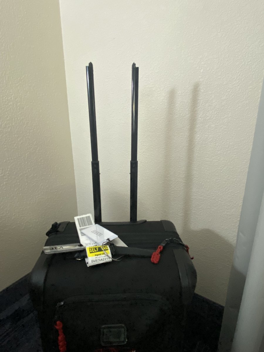 thoughtfoolme's tweet image. Why does @tumitravel offer a &apos;lifetime guarantee&apos; on their products, only to make a customer fight for repairs or replacement when the product breaks?

#epicfail #falseclaims #tumi #badcustomerservice #frustrated