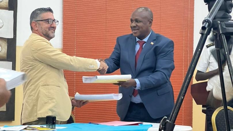 Ikiriho's tweet photo. 🇧🇮🇪🇺 Appuyé par ses PTF, le #Burundi multiplie ses efforts en vue de booster les activités au Port de #Bujumbura.
✍️Hier jeudi, fut signé un contrat d'exécution des travaux de réhabilitation de ce port avec @MinCommerce, @FinancesBdi, @MielsBurundi et #AMPF; #UE et @AfDB_Group https://t.co/ThPlKoATpu