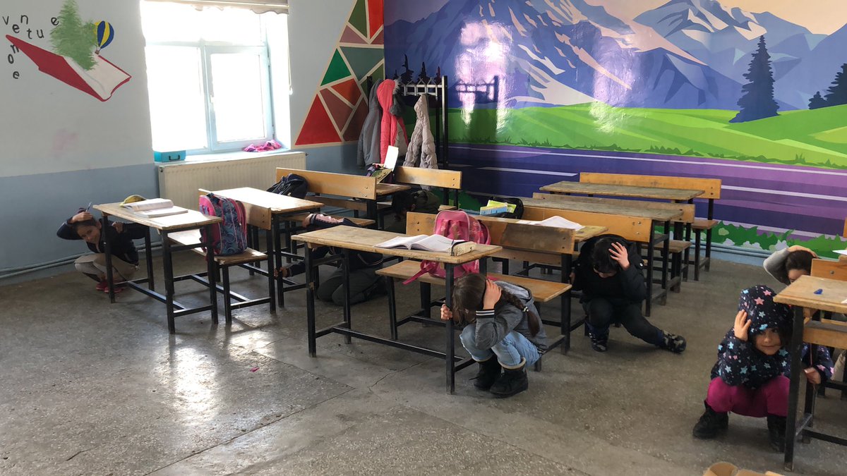 Çök-Kapan-Hayata-Tutun! 2022 Afet Tatbikat Yılı kapsamında öğrencilerimiz bilgilendirilerek deprem tatbikatı yapıldı.
<a href="/karaloglu_murat/">Murat KARALOĞLU</a> 
<a href="/skaygusuz/">Salih Kaygusuz</a>
<a href="/Erzurum_Mem/">Erzurum İl Millî Eğitim Müdürlüğü</a>
<a href="/AGazioglu25/">Abdurrahman GAZİOĞLU</a> 
<a href="/kadirbildirici/">Abdulkadir Bildirici</a>
<a href="/hasanakgul67ho1/">hasanakgul67@hotmail.com</a>